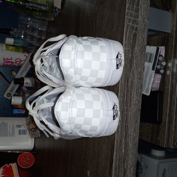 Shoes - Picture 3 of 4